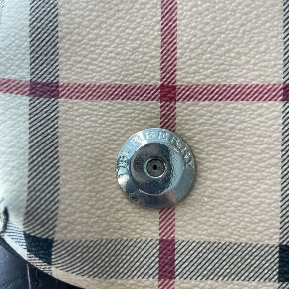 💯 authentic Burberry Haymarket crossbody - Picture 6 of 15